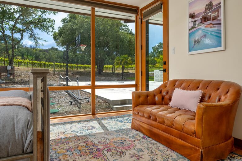 Pure Luxury: Casa Gaga Estates- Vineyard Retreat - Geyserville, California