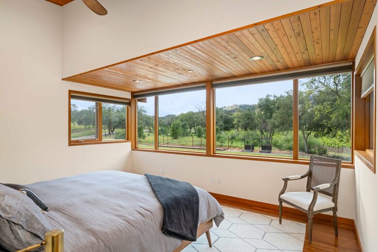 Pure Luxury: Casa Gaga Estates- Vineyard Retreat - Geyserville, California