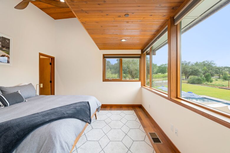 Pure Luxury: Casa Gaga Estates- Vineyard Retreat - Geyserville, California