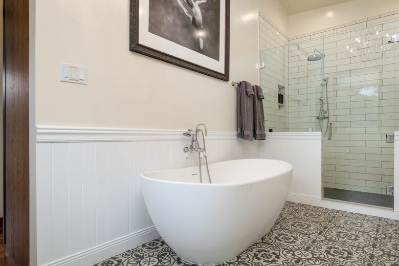 Pure Luxury: Casa Gaga Estates- Vineyard Retreat - Geyserville, California