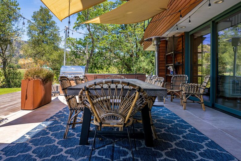 Pure Luxury: Casa Gaga Estates- Vineyard Retreat - Geyserville, California
