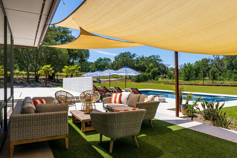 Pure Luxury: Casa Gaga Estates- Vineyard Retreat - Geyserville, California