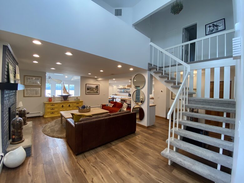 70's Glamour Lakefront Retreat - Hewitt, New Jersey