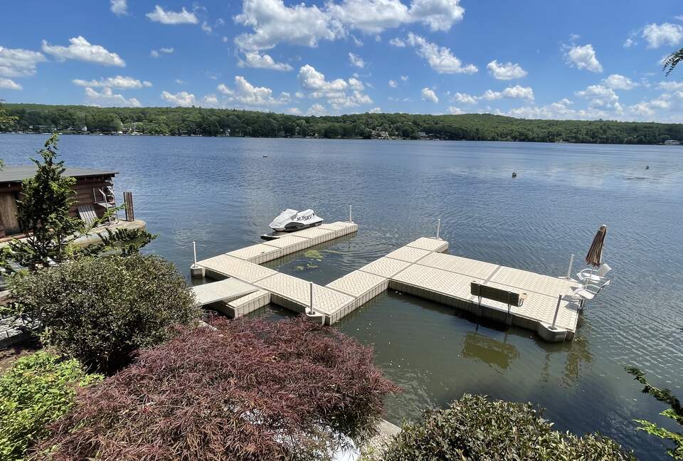 70's Glamour Lakefront Retreat - Hewitt, New Jersey