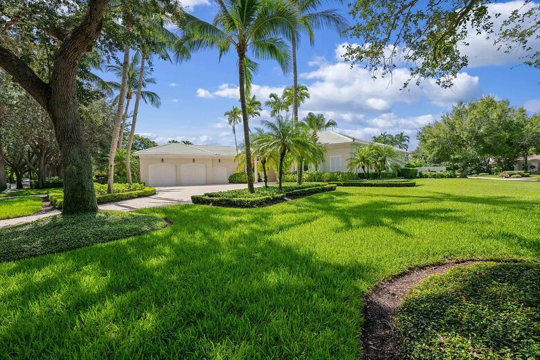 Exclusive Jupiter Sanctuary with Pool - Jupiter, Florida