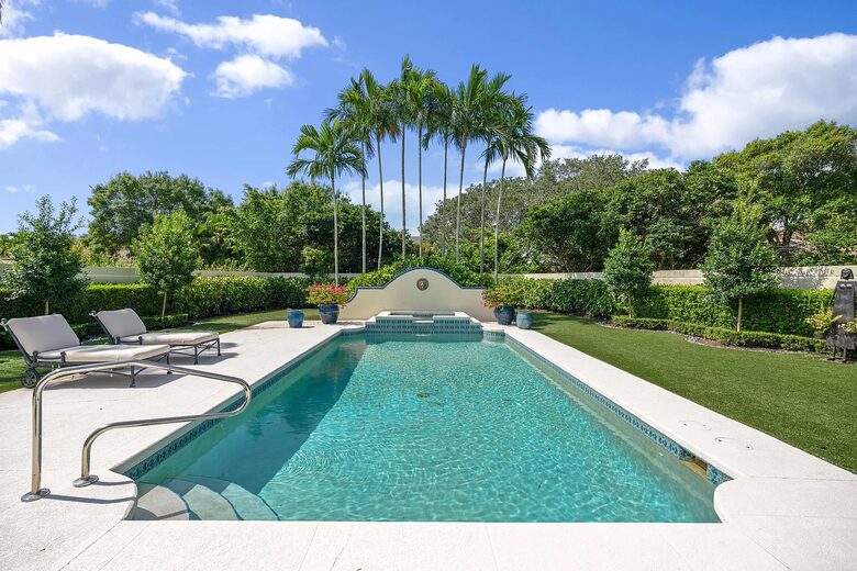 Exclusive Jupiter Sanctuary with Pool - Jupiter, Florida