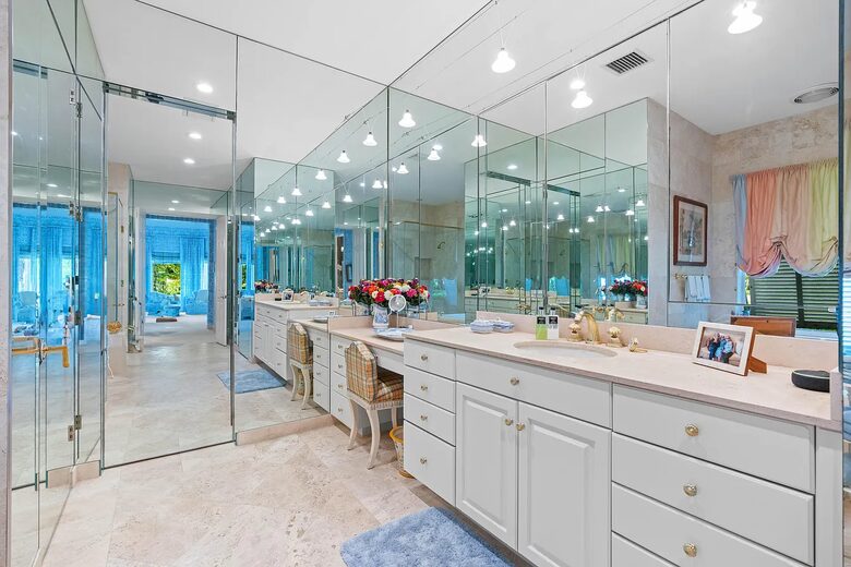 Exclusive Jupiter Sanctuary with Pool - Jupiter, Florida