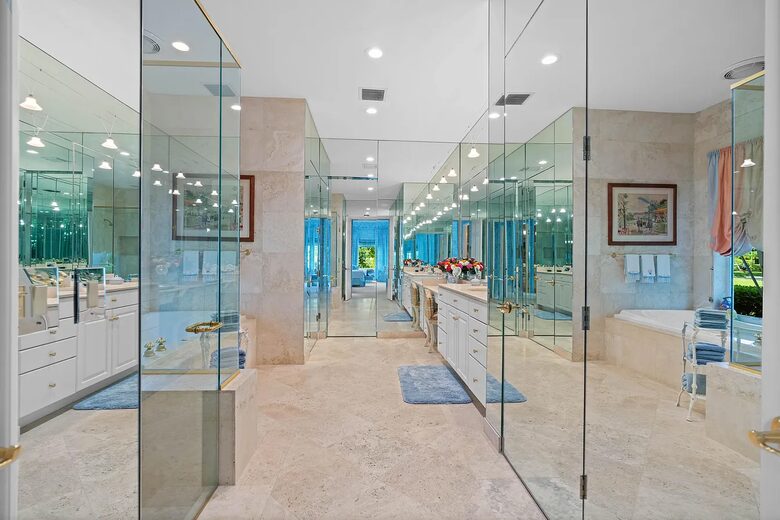 Exclusive Jupiter Sanctuary with Pool - Jupiter, Florida