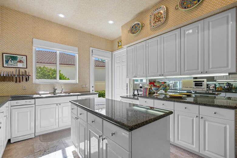 Exclusive Jupiter Sanctuary with Pool - Jupiter, Florida