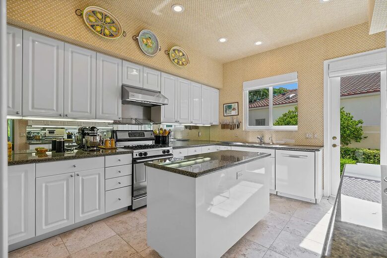 Exclusive Jupiter Sanctuary with Pool - Jupiter, Florida