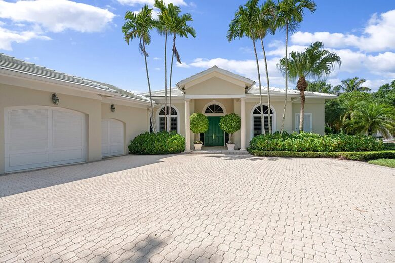 Exclusive Jupiter Sanctuary with Pool - Jupiter, Florida