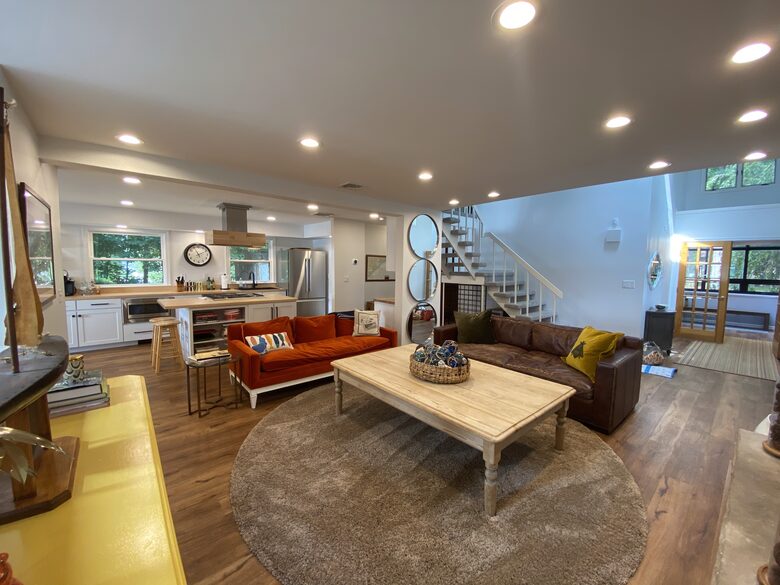 70's Glamour Lakefront Retreat - Hewitt, New Jersey