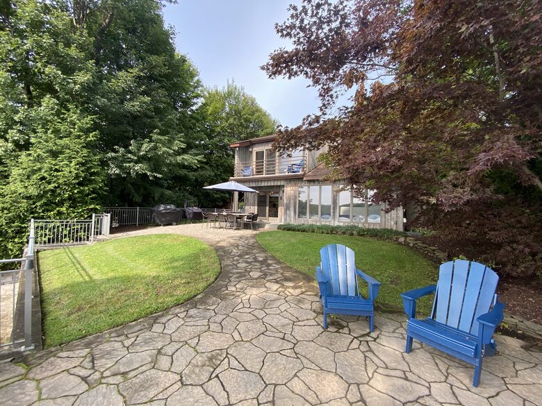 70's Glamour Lakefront Retreat - Hewitt, New Jersey