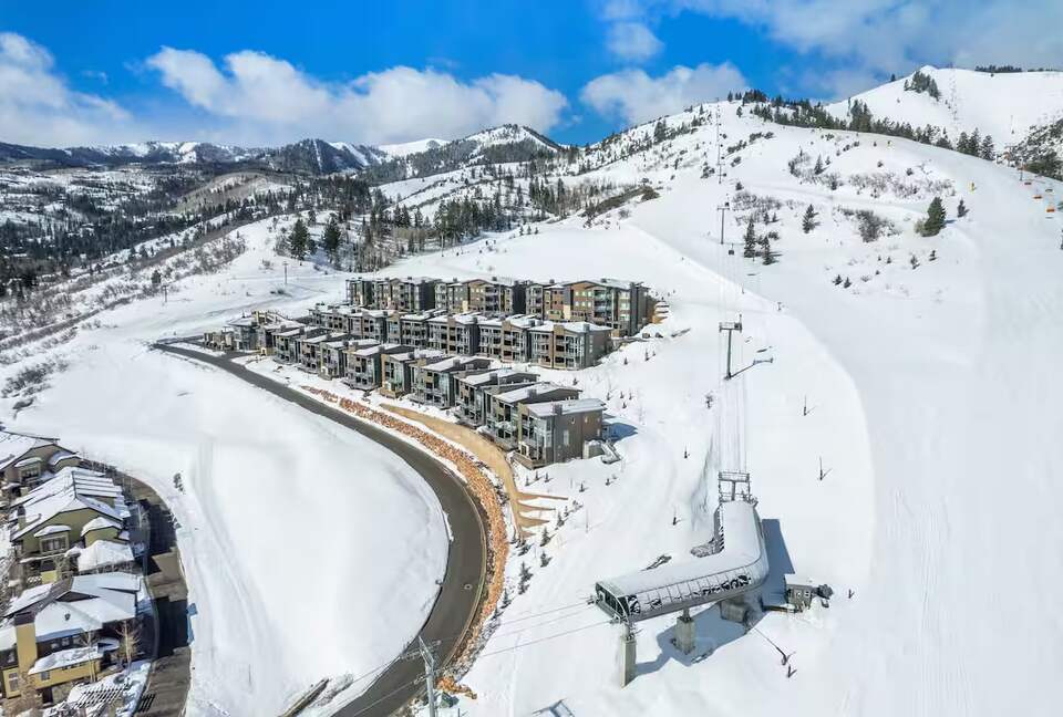 Premier Ski-In/Ski-Out Apex Townhome with Private Hot Tub - Park City, Utah