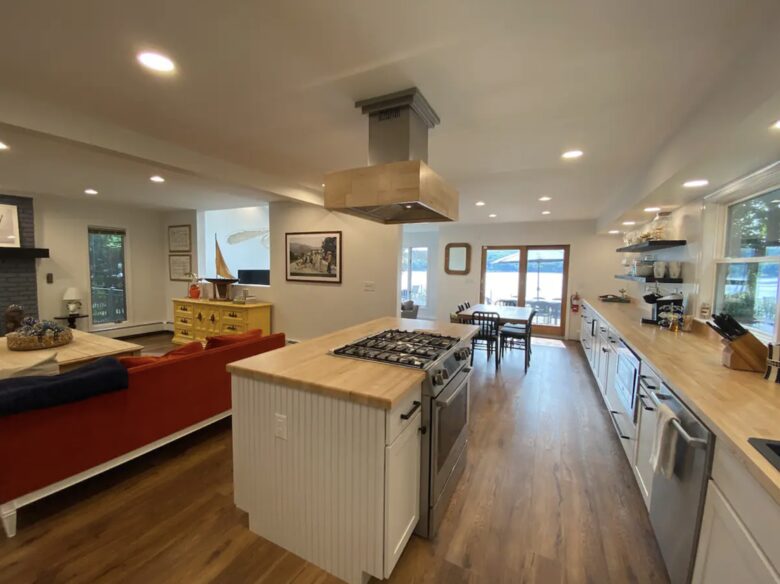 70's Glamour Lakefront Retreat - Hewitt, New Jersey