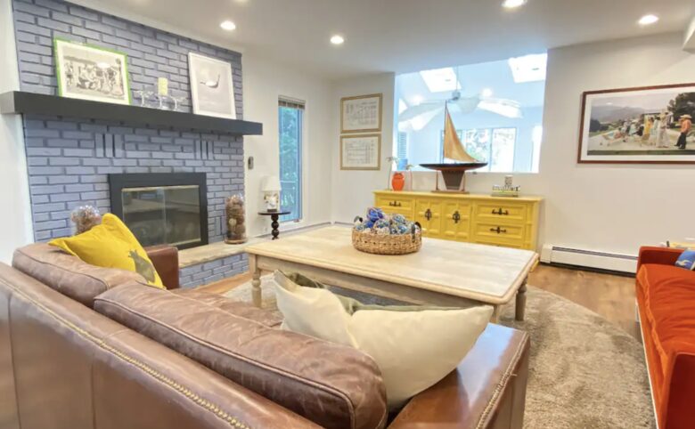 70's Glamour Lakefront Retreat - Hewitt, New Jersey