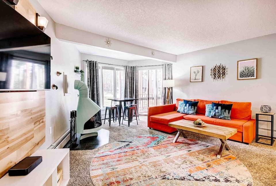 Cozy Breckenridge Condo with Mountain Views & Hot Tub Access - Breckenridge, Colorado