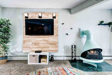 Cozy Breckenridge Condo with Mountain Views & Hot Tub Access - Breckenridge, Colorado