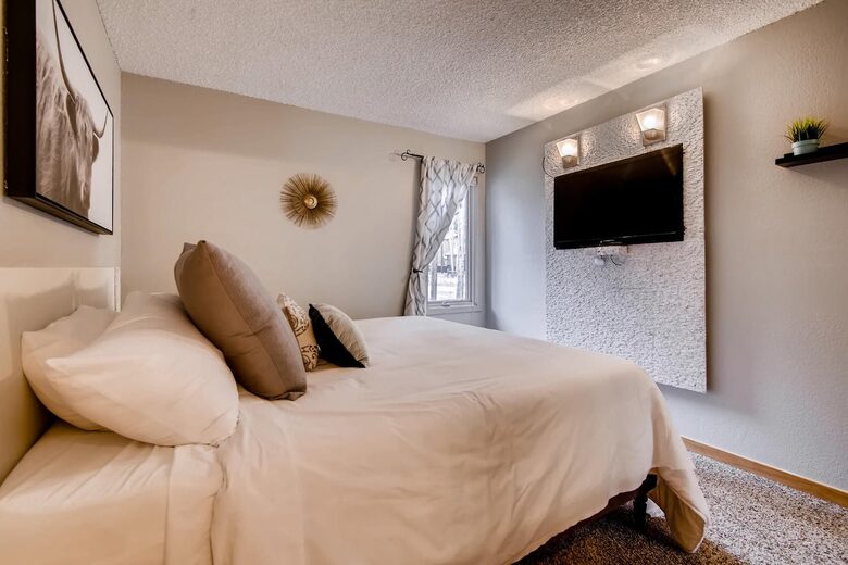 Cozy Breckenridge Condo with Mountain Views & Hot Tub Access - Breckenridge, Colorado