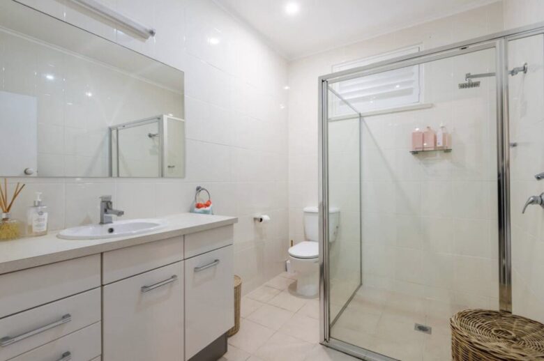 Atherstone | Large Spacious Home, Close Walk to Beaches - Yamba, Australia
