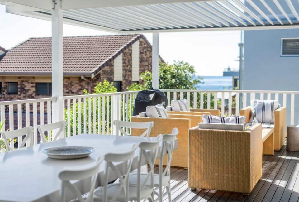 Atherstone | Large Spacious Home, Close Walk to Beaches - Yamba, Australia
