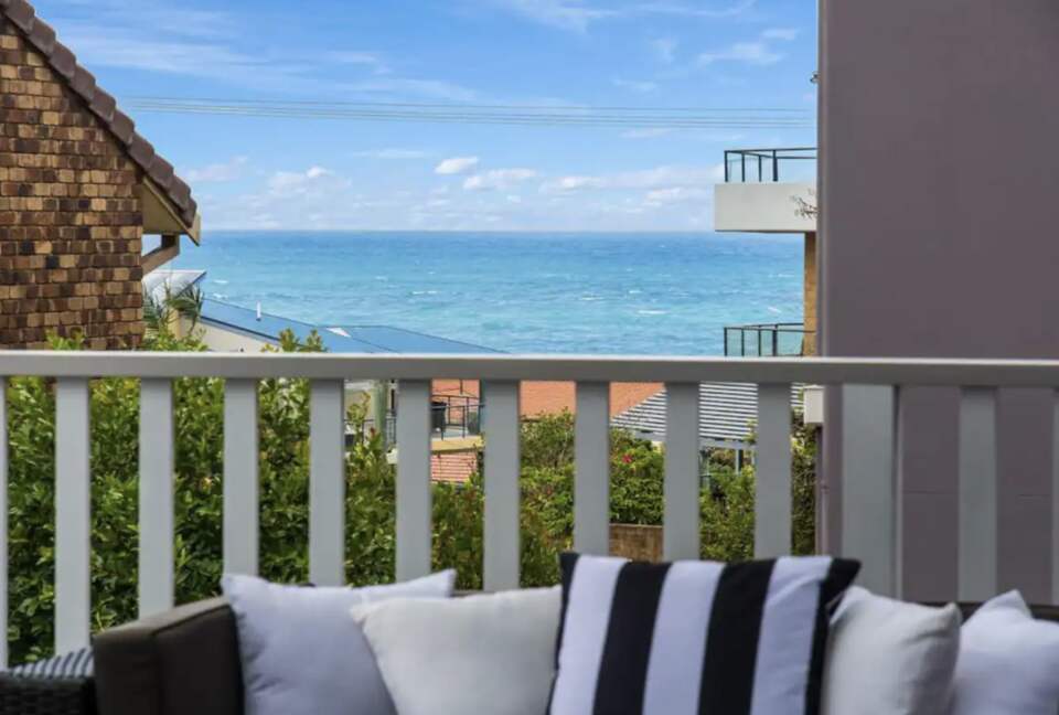Atherstone | Large Spacious Home, Close Walk to Beaches - Yamba, Australia
