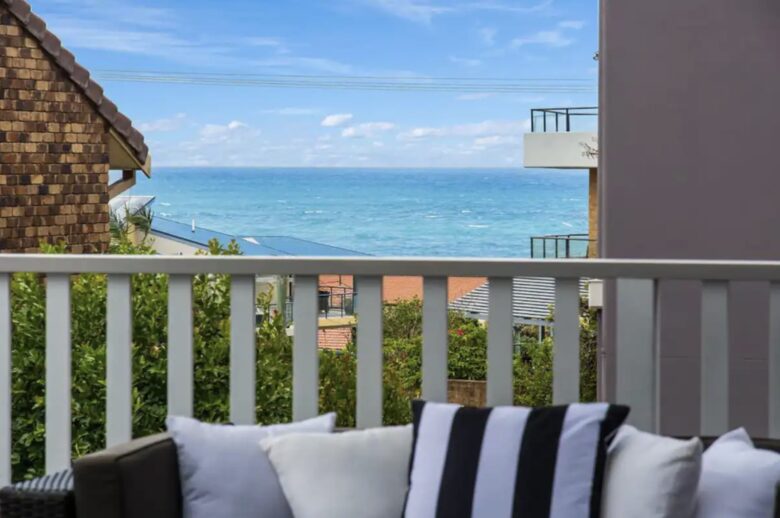 Atherstone | Large Spacious Home, Close Walk to Beaches - Yamba, Australia