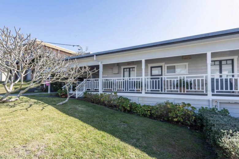 Atherstone | Large Spacious Home, Close Walk to Beaches - Yamba, Australia