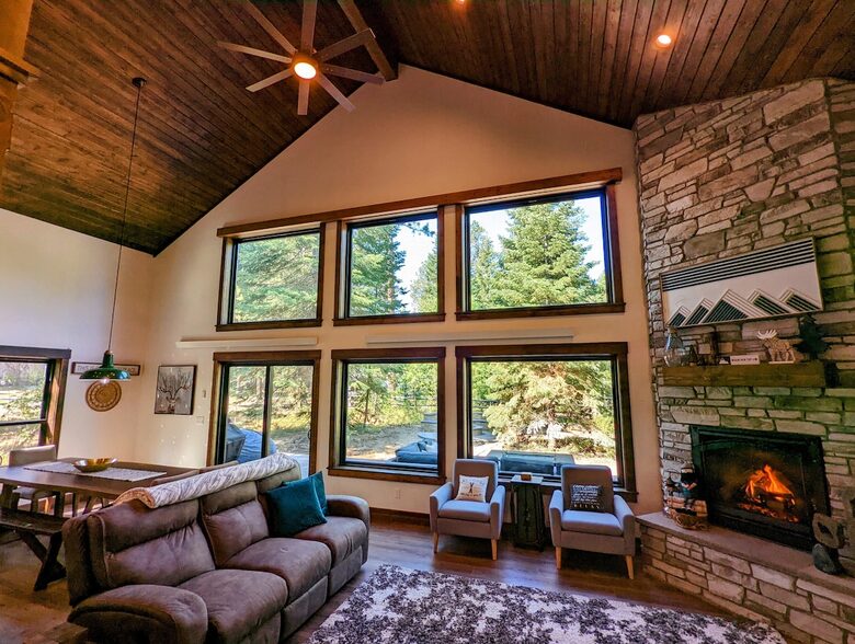Gorgeous Cabin Getaway | Steps from Lake Cascade - Donnelly, Idaho