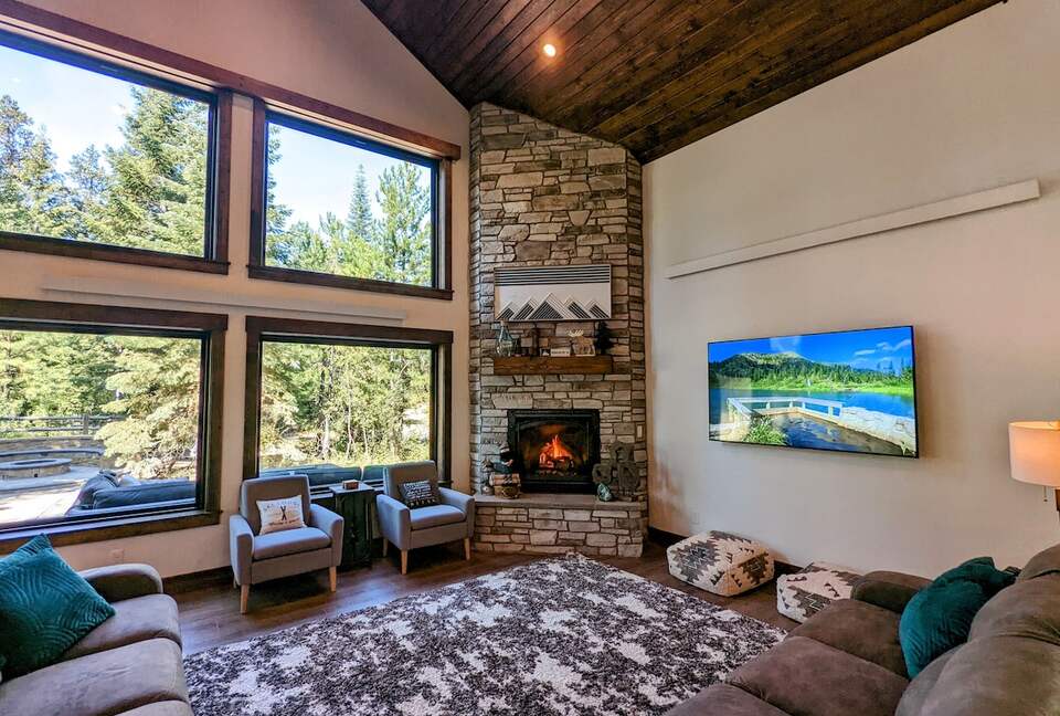 Gorgeous Cabin Getaway | Steps from Lake Cascade - Donnelly, Idaho