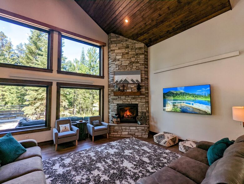 Gorgeous Cabin Getaway | Steps from Lake Cascade - Donnelly, Idaho
