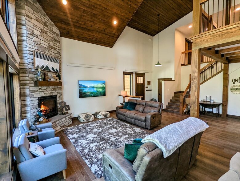 Gorgeous Cabin Getaway | Steps from Lake Cascade - Donnelly, Idaho