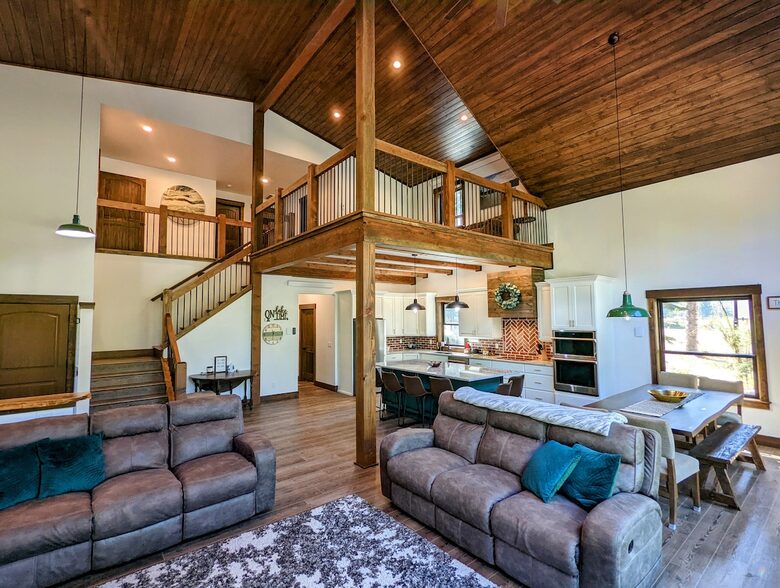 Gorgeous Cabin Getaway | Steps from Lake Cascade - Donnelly, Idaho