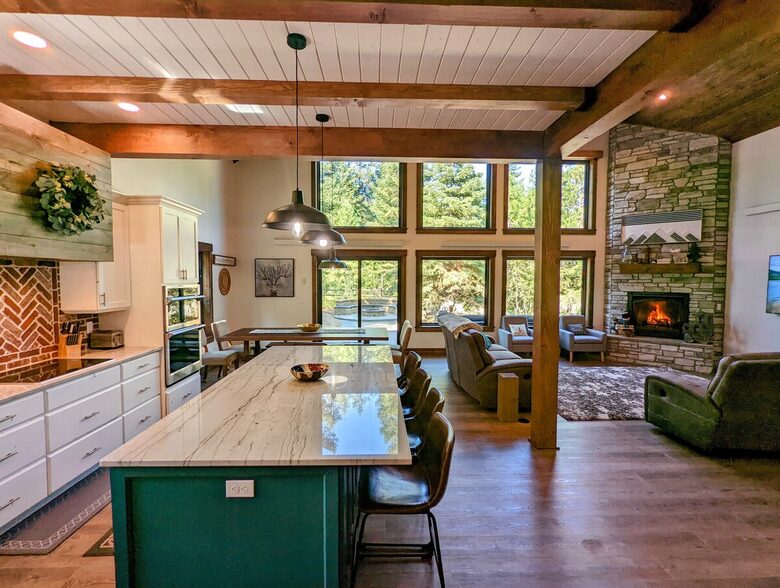 Gorgeous Cabin Getaway | Steps from Lake Cascade - Donnelly, Idaho