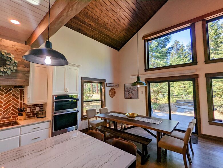 Gorgeous Cabin Getaway | Steps from Lake Cascade - Donnelly, Idaho