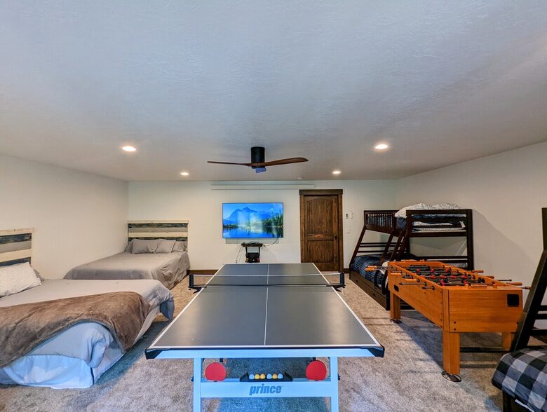 Gorgeous Cabin Getaway | Steps from Lake Cascade - Donnelly, Idaho