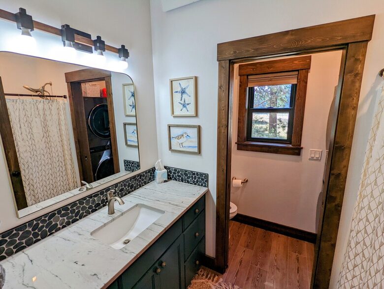 Gorgeous Cabin Getaway | Steps from Lake Cascade - Donnelly, Idaho