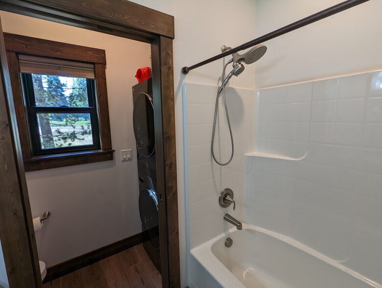 Gorgeous Cabin Getaway | Steps from Lake Cascade - Donnelly, Idaho