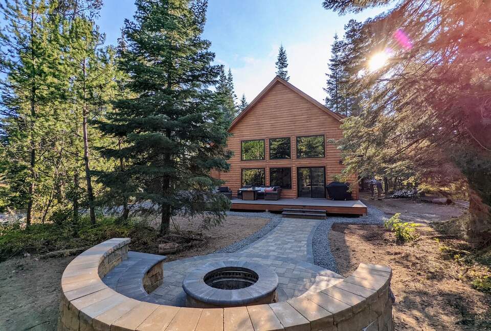 Gorgeous Cabin Getaway | Steps from Lake Cascade - Donnelly, Idaho