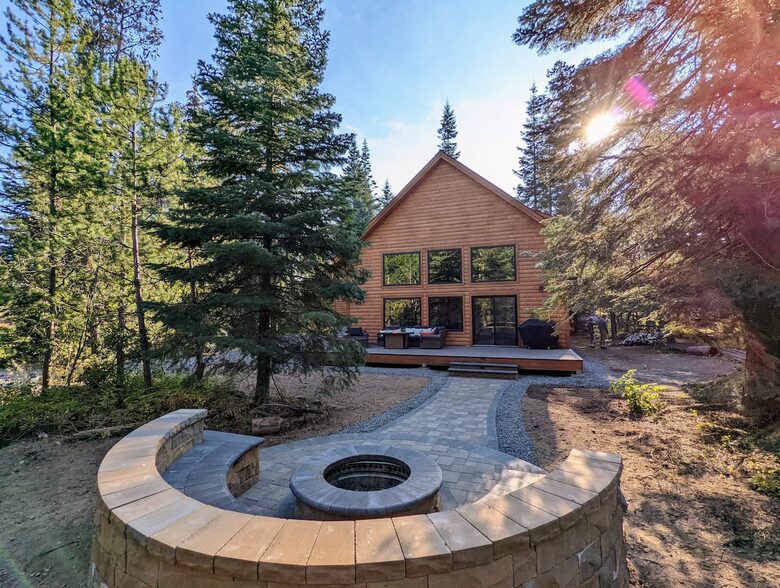 Gorgeous Cabin Getaway | Steps from Lake Cascade - Donnelly, Idaho