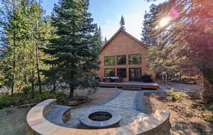 Gorgeous Cabin Getaway | Steps from Lake Cascade - Donnelly, Idaho