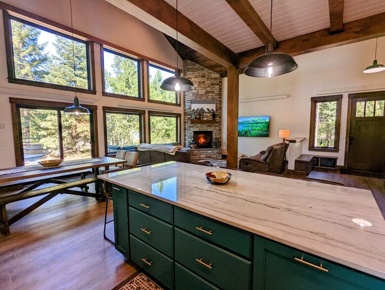 Gorgeous Cabin Getaway | Steps from Lake Cascade - Donnelly, Idaho