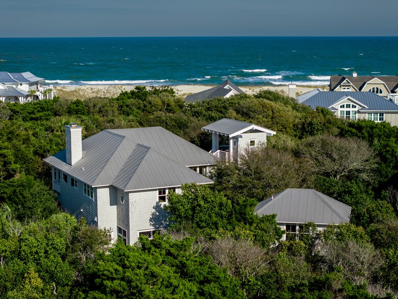 Exterior Proximity to East Beach