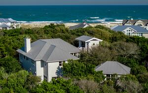 Exterior Proximity to East Beach