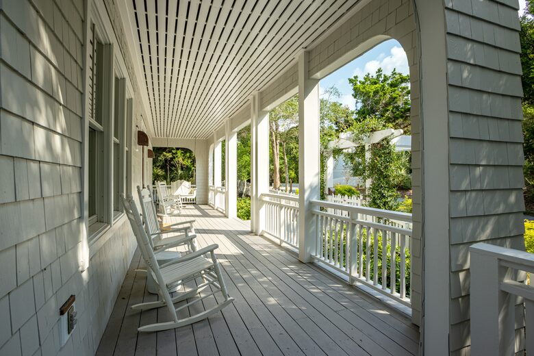 1st Floor Entry & Porch