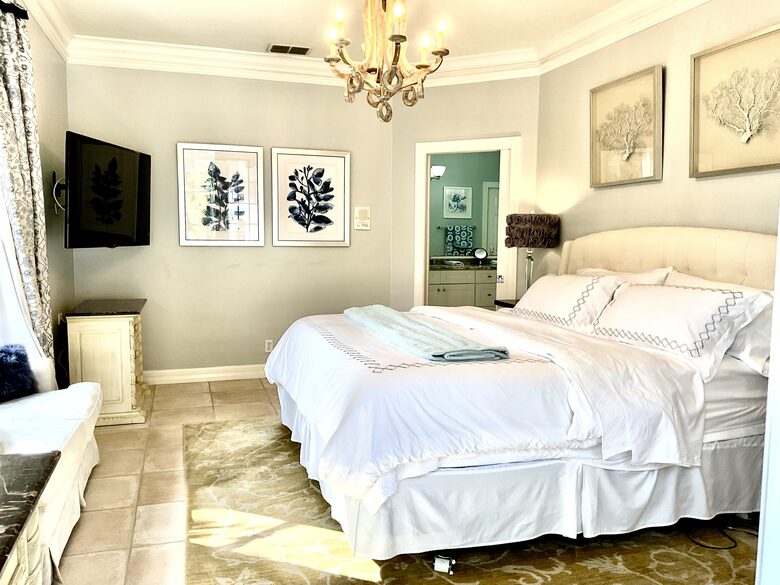 Exquisite Designer’s Home in a Prestigious Gated Community - Naples, Florida