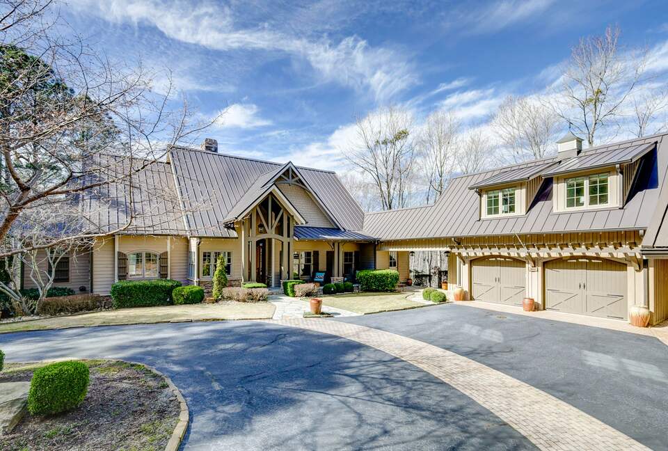 Stunning Mountain Retreat in Lake Keowee Community - Sunset, South Carolina
