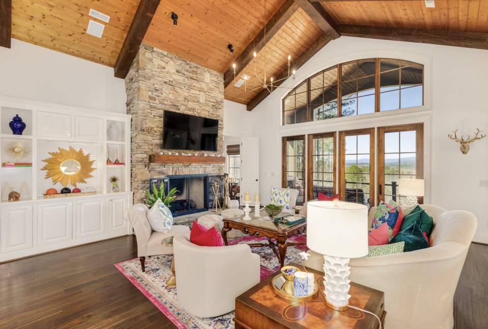 Stunning Mountain Retreat in Lake Keowee Community - Sunset, South Carolina