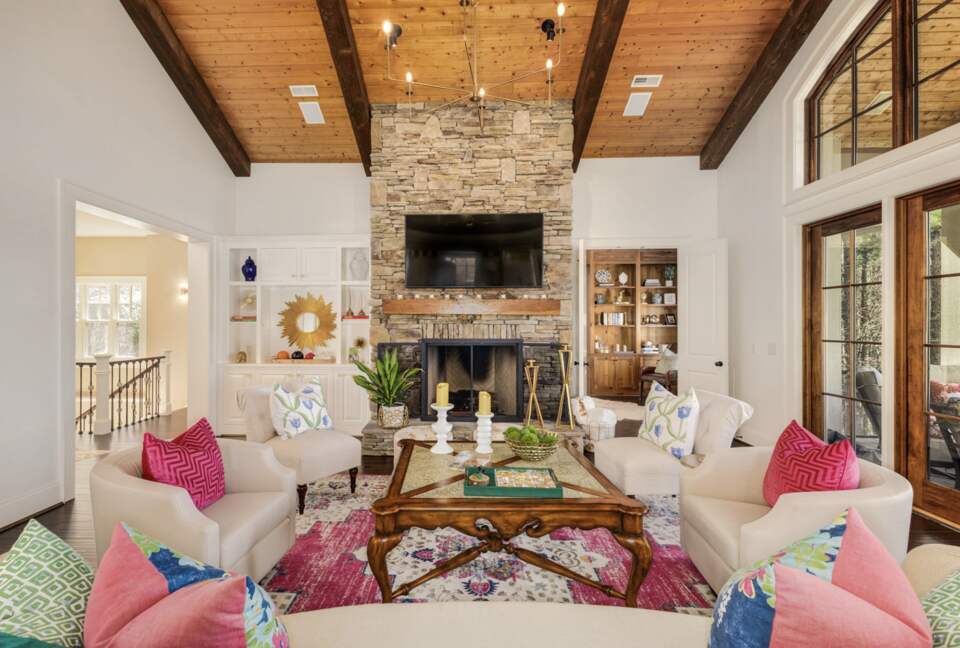 Stunning Mountain Retreat in Lake Keowee Community - Sunset, South Carolina