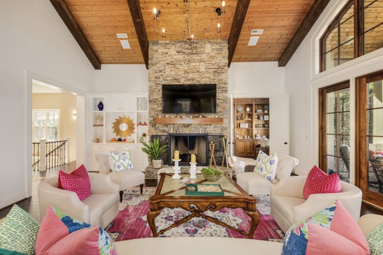 Stunning Mountain Retreat in Lake Keowee Community - Sunset, South Carolina